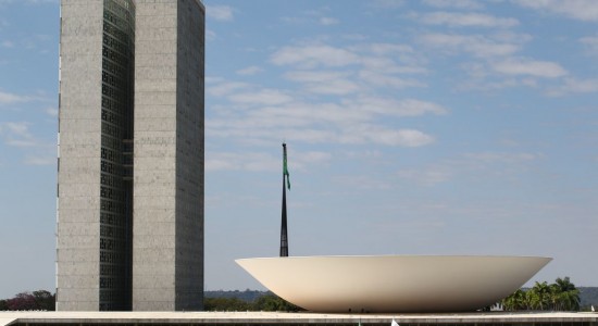 Quase 90% dos deputados federais tentam reeleição este ano