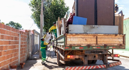 Operação Cata-treco atende 18 bairros de Cuiabá nesta semana