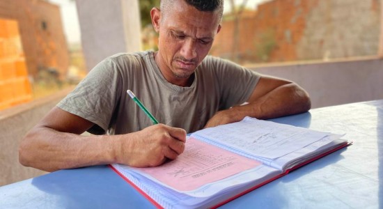 Taxa de analfabetismo em MT cai para 3,8% e atinge menor nível desde 2016, segundo IBGE