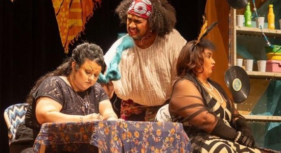 Mostra de Cenas da MT Escola de Teatro traz reflexão sobre movimento cultural da década de 1960