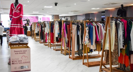 Bazar Vem Ser Mais Solidário segue até esta quarta-feira (6); valor será revertido ao enfrentamento à violência contra mulher
