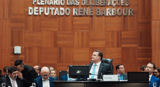 Max Russi marca os 190 anos da ALMT com discurso de responsabilidade