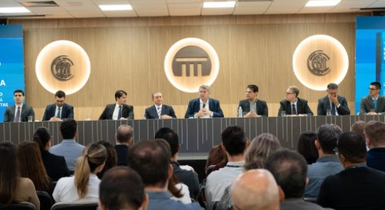 TCE-MT reúne juristas e autoridades em lançamento de obra sobre processo legal