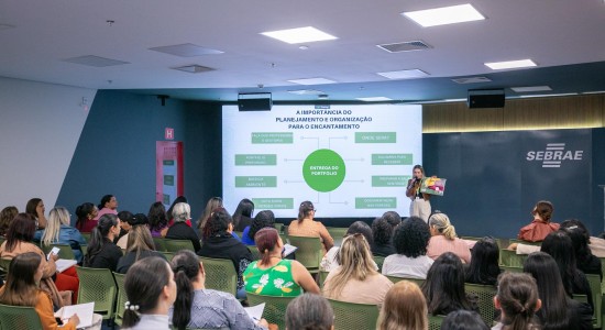 Coordenadores de escolas de Cuiabá são capacitados em documentação pedagógica