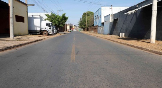 Prefeitura intensifica serviços de zeladoria em diversos bairros nesta quinta-feira