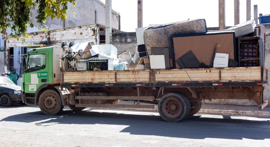 Cata-treco recolhe mais de mil toneladas de materiais inservíveis em sete meses