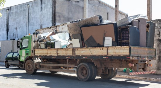 Operação Cata-treco percorre 22 bairros de Cuiabá nesta semana