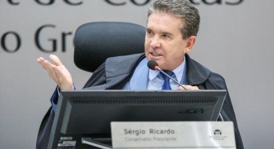 Com equilíbrio fiscal e superávits, contas de Sérgio Ricardo recebem parecer favorável à aprovação