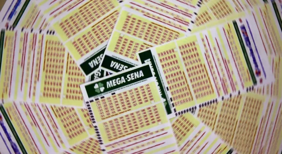 Mega-Sena acumula e prêmio principal vai para R$ 27 milhões