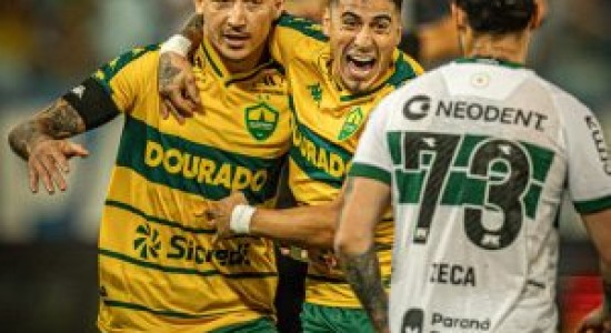 Cuiabá vence o Coritiba na Arena Pantanal e mantém sonho do acesso