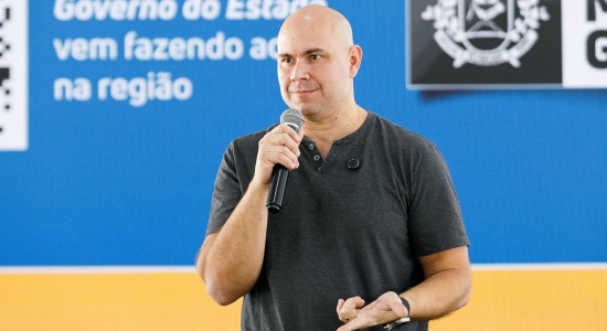 Prefeito palestra no fórum internacional de cidades em Dubai