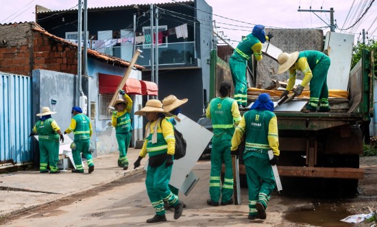Limpurb realiza mutirão de cata-treco em 12 bairros de Cuiabá