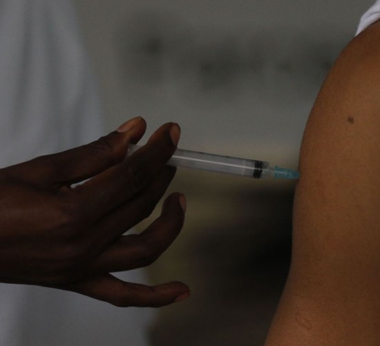 Política MT Saúde MT Aplicação da vacina bivalente deve começar em 27 de fevereiro
