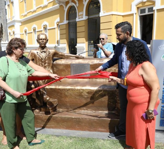 Entrega do monumento fez parte da programação de aniversário dos 111 anos de fundação do equipamento cultural da Secel-MT