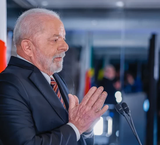 Lula conversa com Putin e diz que não pode ir à Rússia