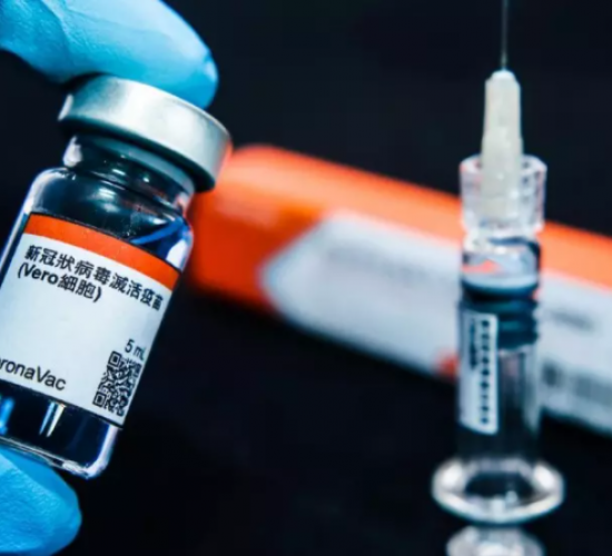 China avalia recomendar terceira dose da Coronavac