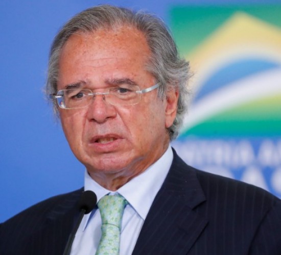 ‘Governo vai renovar auxílio por mais 2 ou 3 meses’, diz Guedes