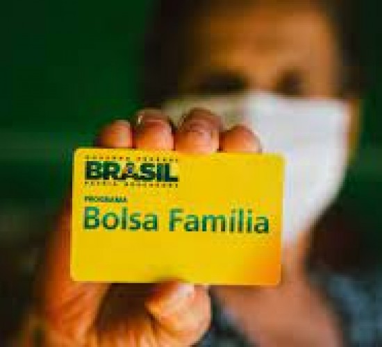 Comissão aprova projeto que dobra valor do Bolsa Família na pandemia