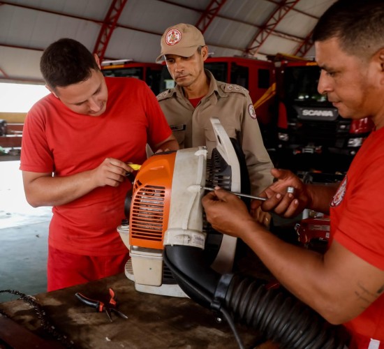 Bombeiros fazem capacitação de manuseio de equipamentos de combate aos incêndios florestais