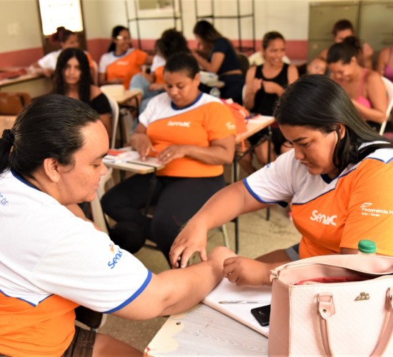 Primeira-dama de Cuiabá entrega certificados para alunos do programa Qualifica Juventude nesta terça-feira (2)