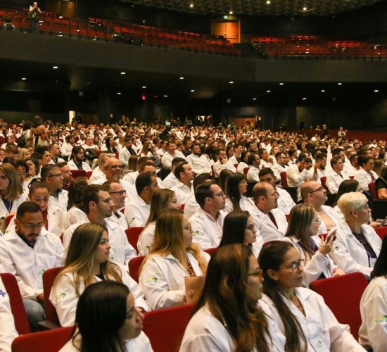 Brasil tem 575.930 médicos ativos: 2,81 por mil habitantes