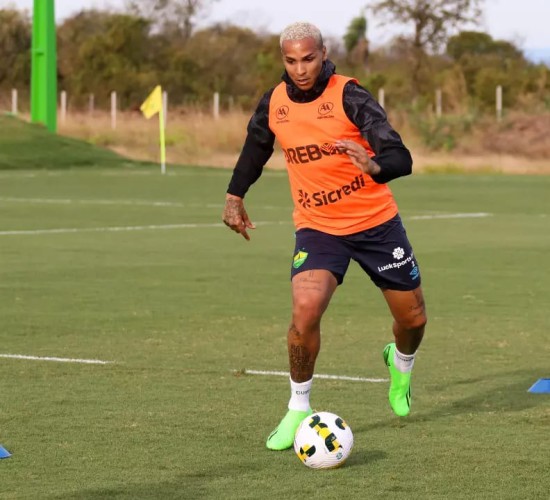 Cuiabá retorna aos treinos para jogo da Sula e estreia no Brasileirão