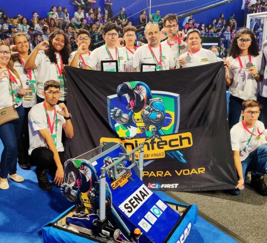 Estudantes da rede estadual de MT embarcam para representar o Brasil em competição mundial de robótica