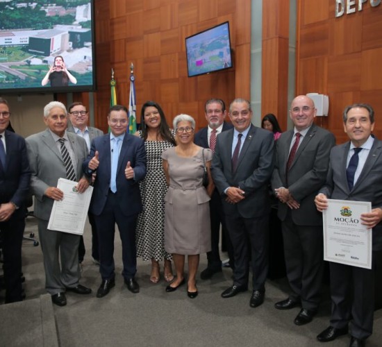 Botelho homenageia 47 profissionais de Administração com atuação em MT