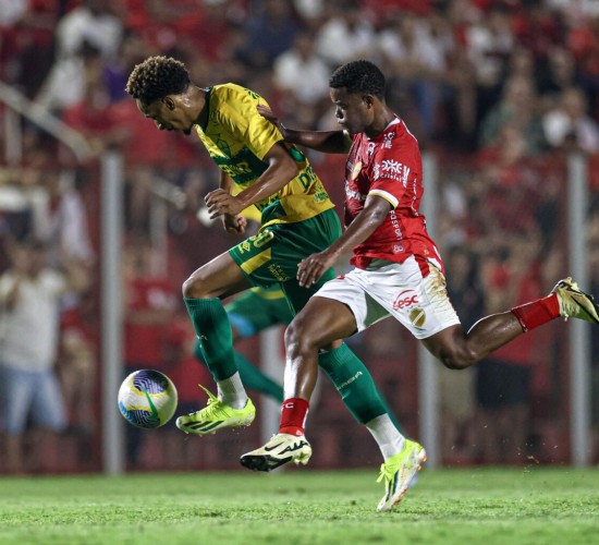 Time mato-grossense sofre derrota para o time goiano em jogo de ida pela semifinal da Copa Verde