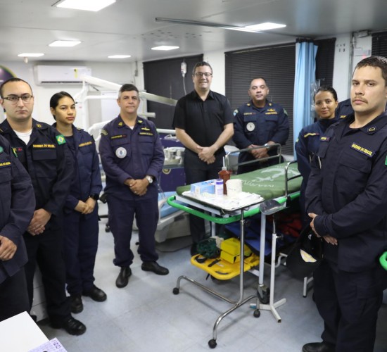 Secretaria Municipal de Saúde realiza doação de medicamentos e insumos para Navio de Assistência Hospitalar da Marinha