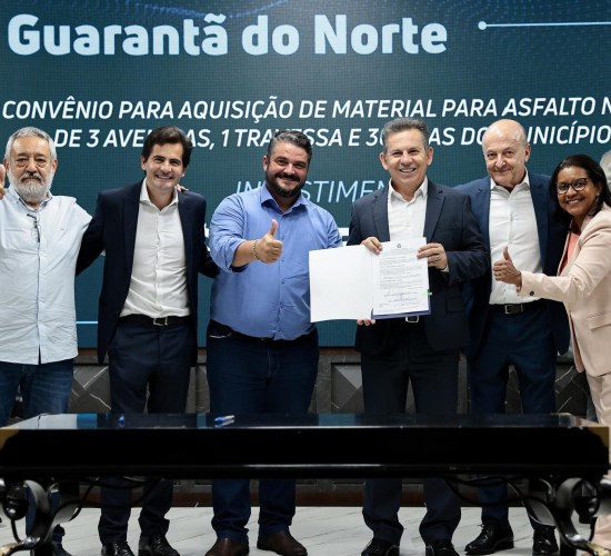 Prefeitos celebram convênios para asfalto urbano: “saímos de 30% para 100% asfaltado