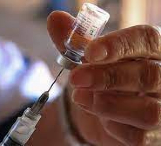 96 milhões estão totalmente imunizados, equivalente a 45% da população Vacinação contra a Covid
