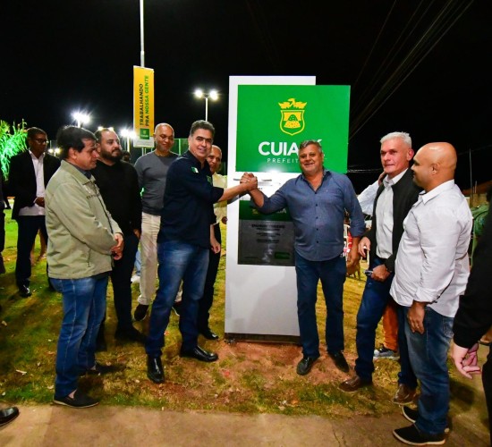 Prefeito Emanuel Pinheiro entrega praça no bairro Jamil Boutros Nadaf