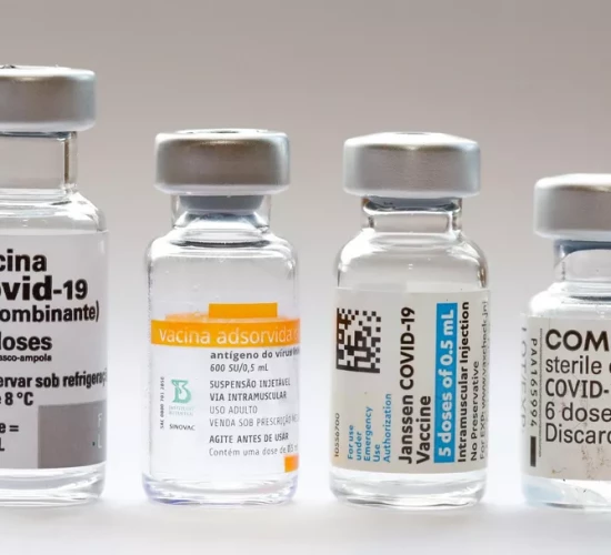 Ômicron: Fabricantes de vacina avaliam impacto ou se preparam para agir contra variante