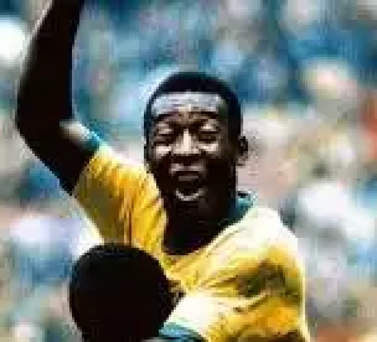 Lula sanciona lei que cria Dia do Rei Pelé, celebrado na data do milésimo gol