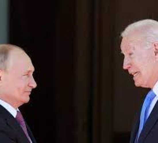 Biden afirma a Putin que ataque à Ucrânia teria 'custo severo'