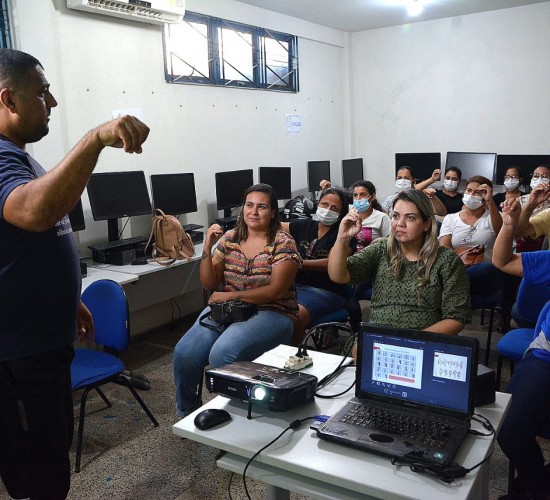 ATENDIMENTO MAIS HUMANO SERVIDORES SAÚDE DE VÁRZEA GRANDE SÃO CAPACITADOS EM LINGUAGEM DE LIBRAS