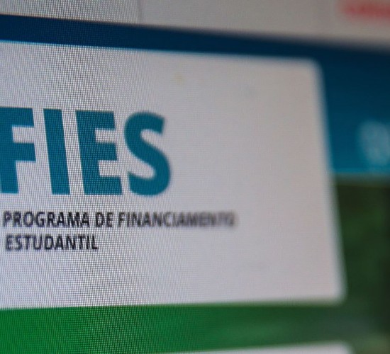 FIES Fundo de Financiamento Estudantil Câmara aprova medida que prevê perdão de até 99% de dívidas do Fies