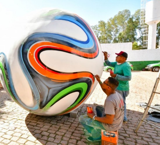 COPA DO MUNDO EM CUIABÁ Brazuca recebe trabalho de artistas regionais e terá visual original completamente recuperado