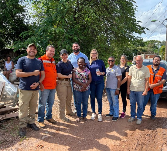 Prefeitura entrega cestas básicas e kits dormitório às famílias afetadas pelas chuvas