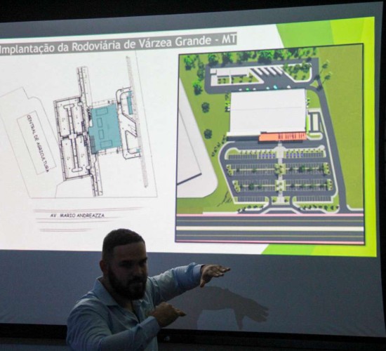 Flávia Moretti conhece projeto e propõe alterações para modernizar empreendimento