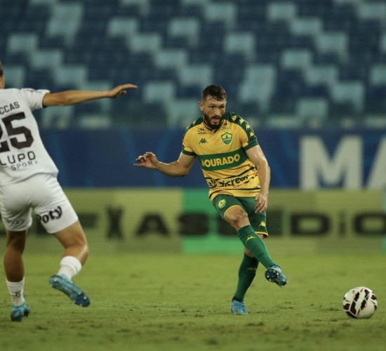 Com gol de Empereur, Cuiabá vence a Ferroviária e assume a vice-liderança