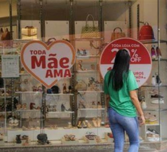 Levantamento feito pela CDL Cuiabá indica que 75% dos cuiabanos comprarão presentes
