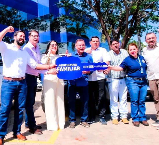 Vale de São Domingos recebe caminhonete por meio de indicação do deputado Eduardo Botelho