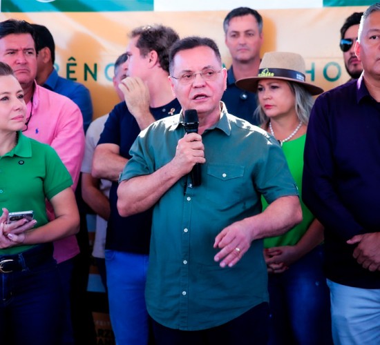 Deputado Eduardo Botelho presenteia moradores do bairro Paiaguás com recapeamento asfáltico
