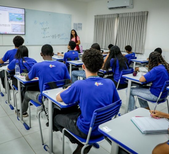 Governo de MT implanta mais 25 escolas cívico militares após consulta com pais e estudantes