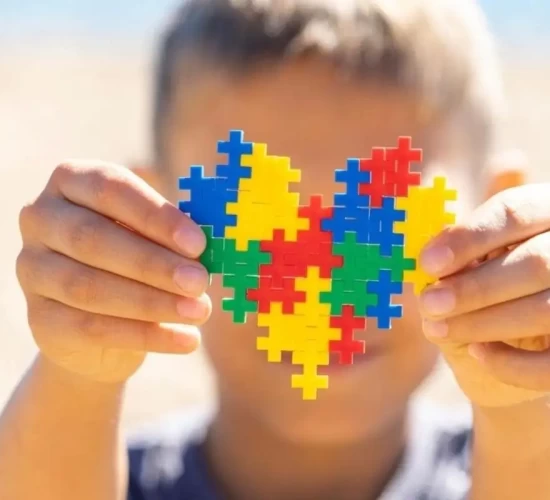 Autismo no Brasil: diagnóstico é mais comum entre homens e crianças, revela IBGE