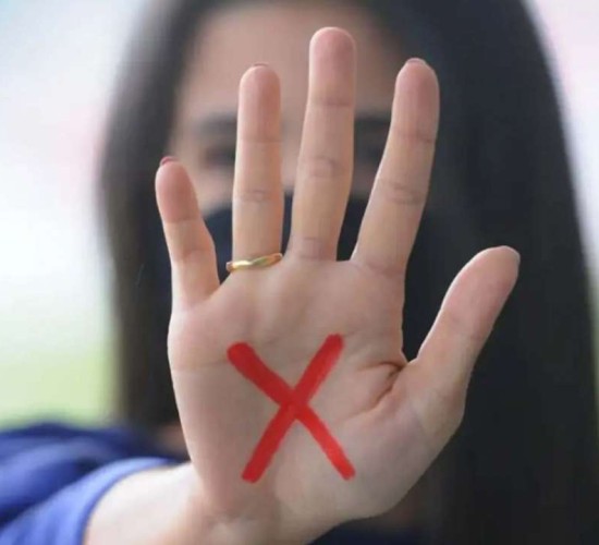 Prefeita Fávia Moretti proíbe pedófilos e agressores de mulheres assumirem cargos