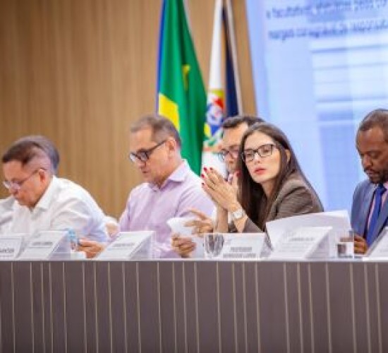 Deputados acompanham instalação de Mesa Técnica para discutir endividamento dos servidores públicos