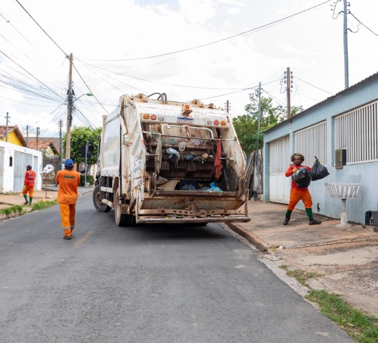 Mutirão intensivo de coleta recolhe mais de 220 toneladas de lixo em 18 pontos; veja bairros atendidos